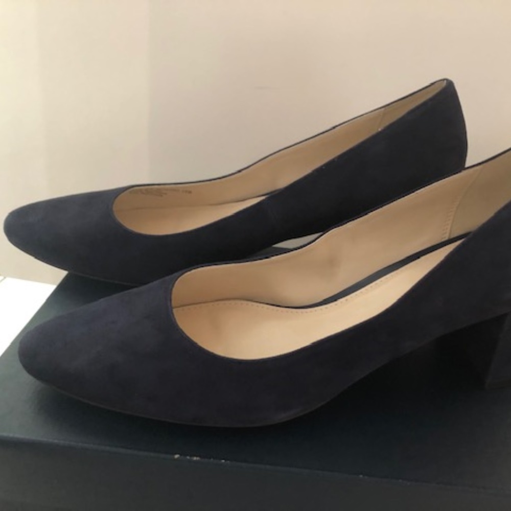Cole Haan® Justine Suede Pump 55mm. Size 10 - Picture 5 of 6